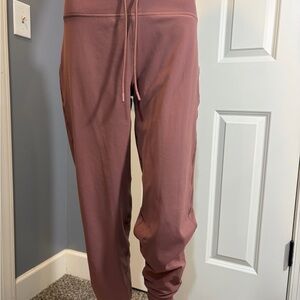 Vuori size Medium Joggers